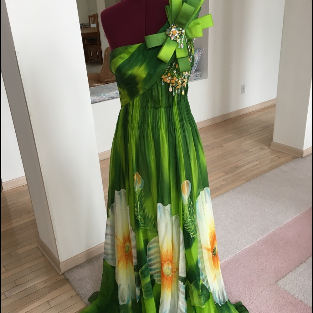 Tony Bowls Green One Shoulder Dress with Floral Design